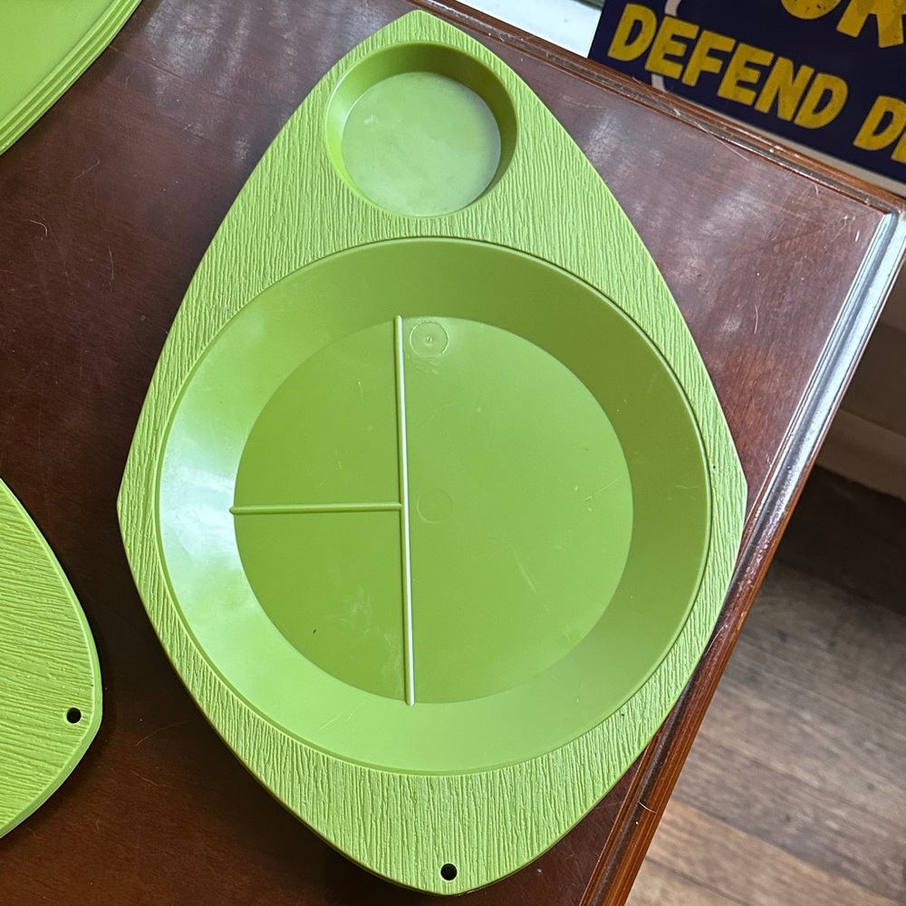 Vibrant vintage plastic 70s Leaf-Shaped Serveware Set avocado shade collection 8